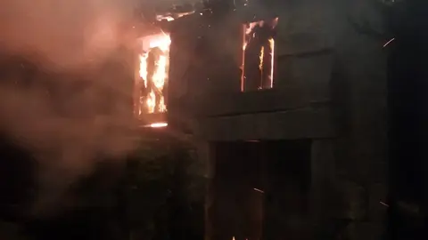 Incendio en una vivienda de Codosedo, en Sarreaus.
