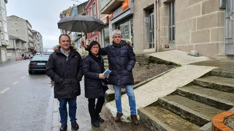 La alcaldesa, con parte de su equipo de Gobierno, en la foto de rigor.