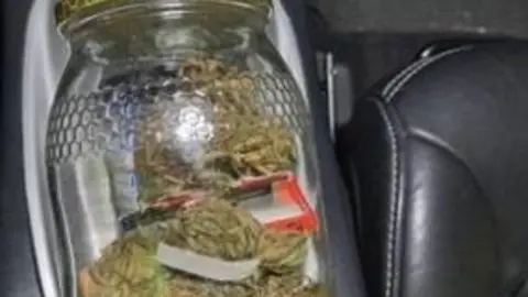 Marihuana incautada por la Guardia Civil.