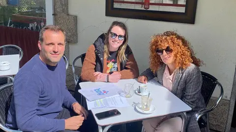 Reuni&oacute;n do candidato do BNG &aacute;s elecci&oacute;ns municipais, Camilo Vila, con comerciantes de Xinzo.