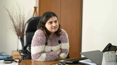 A actual alcaldesa de Rairiz de Veiga, Asunci&oacute;n Morgade, no seu despacho da Casa Consistorial.