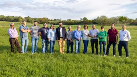 Equipo do Partido Popular de Trasmiras, encabezado por Emilio Pazos, que se presenta &aacute;s elecci&oacute;ns municipais.