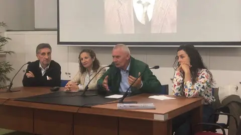 Ant&oacute;n Jard&oacute;n, Sabela Rodr&iacute;guez, Delf&iacute;n Caseiro e Mercedes Veites, na rolda de prensa celebrada este xoves en Santiago.