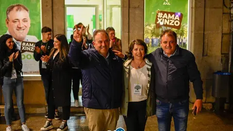 Ram&oacute;n G&oacute;mez, Mar&iacute;a &Aacute;ngeles Mart&iacute;nez y Amador D&iacute;az formar&aacute;n parte de la corporaci&oacute;n municipal por &Aacute;XIL. | FOTO: Noelia Caseiro.