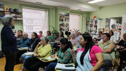 Rosa Trujillo nun dos cursos impartidos pola Escola Rural de Sa&uacute;de.