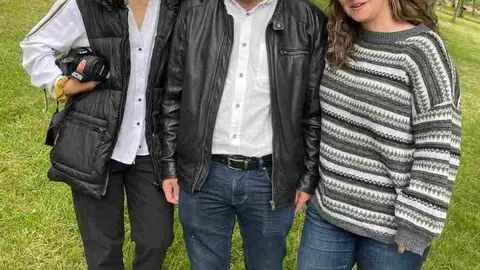 Xiara Pena, responsable de Galiza Nova Xinzo; N&eacute;stor Rego, deputado no Congreso polo BNG; e Mirian Opazo, integrante do equipo do BNG en Xinzo.