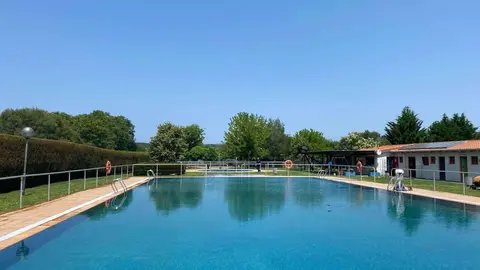 La piscina municipal de Rairiz de Veiga est&aacute; lista para recibir a los ba&ntilde;istas a partir de este s&aacute;bado.