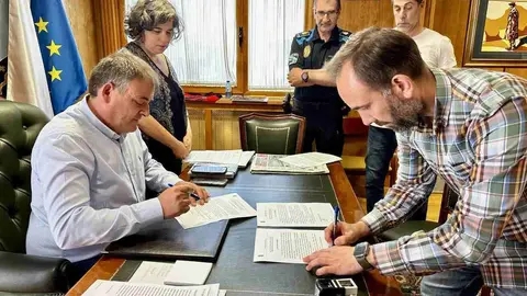 O alcalde, Amador D&iacute;az; e o novo inspector xefe da Polic&iacute;a Local, Jos&eacute; Manuel Est&eacute;vez, reun&iacute;ronse este venres para a s&uacute;a incorporaci&oacute;n inmediata ao corpo.