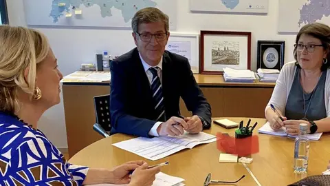 Los concejales Carlos G&oacute;mez y &Aacute;ngeles Mart&iacute;nez se reunieron con la directora general de Planificaci&oacute;n y Reforma Sanitaria de la Xunta, Sof&iacute;a L&oacute;pez.
