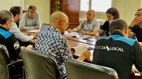 Reuni&oacute;n para preparar el dispositivo de seguridad de las fiestas de Santa Mari&ntilde;a en Xinzo.
