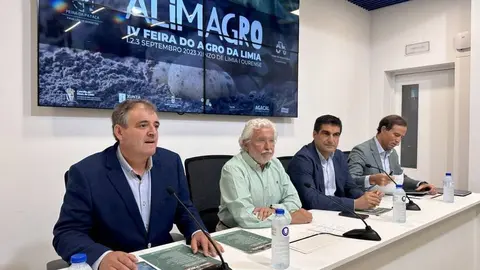 Amador D&iacute;az -&aacute; esquerda-, alcalde de Xinzo; con Rosendo Luis Fern&aacute;ndez, presidente do Inorde, e o delegado da Xunta en Ourense, Gabriel Al&eacute;n.