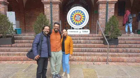Javier Diz -no centro- estivo d&uacute;as semanas na Universidade Santo Tom&aacute;s de Bogot&aacute;, Colombia.