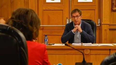 El concejal popular Carlos G&oacute;mez fue protagonista del pleno por una propuesta de reprobaci&oacute;n presentada por el PSdeG-PSOE de Xinzo. | FOTO: Noelia Caseiro.