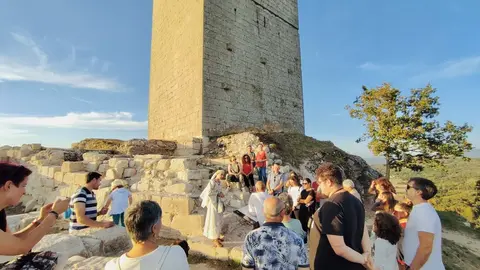 20231007 visita teatralizada torre da pena - concello xinzo