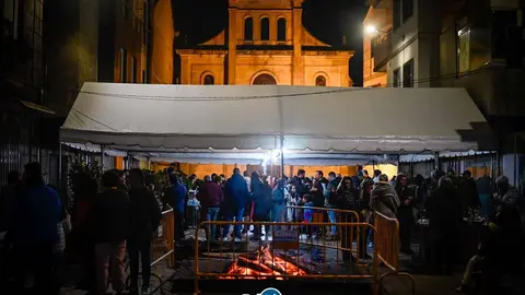 Na Praza dos Ovos de Xinzo de Limia adiant&aacute;ronse unhas horas ao s&aacute;bado por excelencia dos magostos, o deste 11 de novembro de San Marti&ntilde;o. | FOTO: Noelia Caseiro.