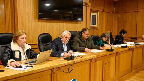 Emilio Gonz&aacute;lez Afonso, o subdelegado do Goberno, con Amador D&iacute;az, o rexedor, presidindo a Xunta de Seguridade Cidad&aacute;. | FOTO: Noelia Caseiro.