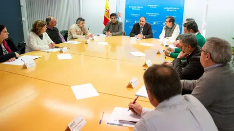 Na reuni&oacute;n cos alcaldes estaba tam&eacute;n o delegado en Ourense, Gabriel Al&eacute;n, e o xerente de &Aacute;rea, F&eacute;lix Rubial.