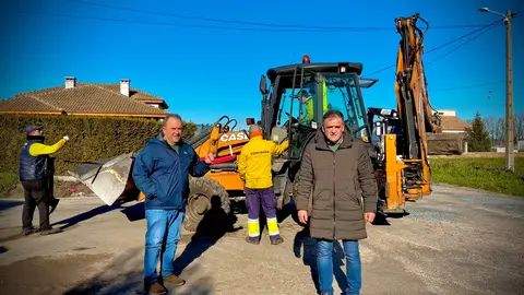 O concelleiro de Obras, Ram&oacute;n G&oacute;mez, e o alcalde de Xinzo, Amador D&iacute;az.