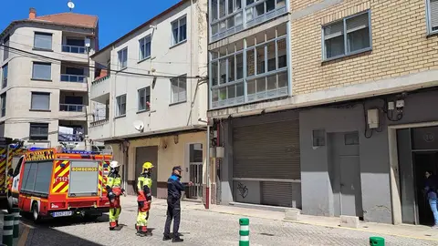La fuga se localiz&oacute; en el cuadro de entrada al edificio, en el exterior de la calle. | FOTO: Xos&eacute; Lois Colmenero.