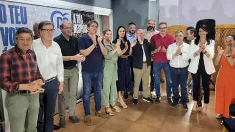 Luis Menor con los alcaldes y concejales de Partido Popular de la comarca.