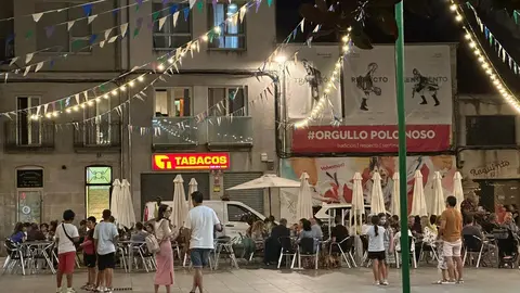 El cuerpo fue retirado de la vivienda poco antes de las 23:00 horas de este viernes.