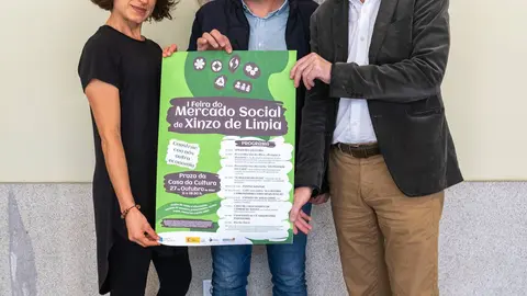 Chus Caram&eacute;s, T&eacute;cnica de proxectos en REAS Galicia, Amador D&iacute;az, alcalde de Xinzo e Carlos G&oacute;mez, concelleiro de Cultura.