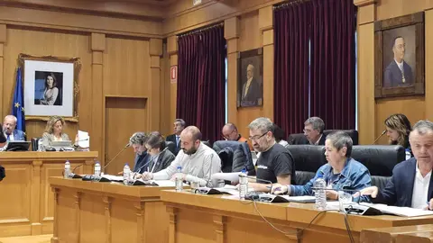 La bancada de la oposici&oacute;n, en el pleno ordinario de la Deputaci&oacute;n, este viernes.