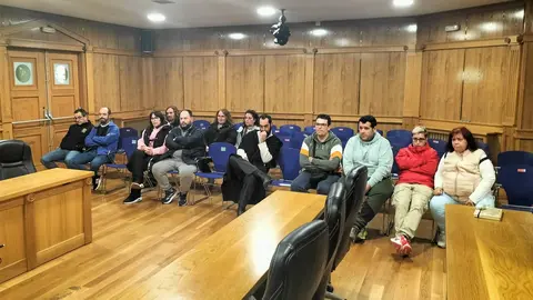 Reuni&oacute;n coa hostalar&iacute;a da Limia previa ao concurso "Patapas".