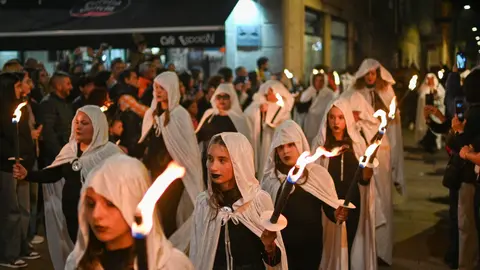 Desfile da Santa Compa&ntilde;a no Samhain dos Limicos.