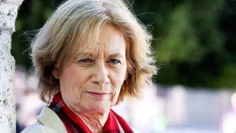 Pilar Garc&iacute;a-Cernuda Lago, ga&ntilde;adora dos premios de xornalismo 2024.