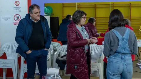 Amador D&iacute;az e &Aacute;ngeles Mart&iacute;nez visitan o Christmas Camp.