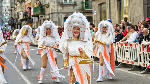 A comparsa "As diosas da Arracada" no desfile de Xinzo de Limia. | FOTO: Noelia Caseiro.