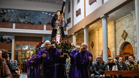 Procesi&oacute;n do Santo Enterro en Xinzo de Limia. | FOTO: Noelia Caseiro.