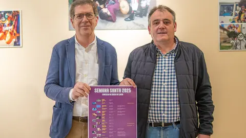 Carlos G&oacute;mez, concelleiro de Cultura e Amador D&iacute;az, alcalde de Xinzo de Limia, presentan a programaci&oacute;n cultural de Semana Santa en Xinzo.