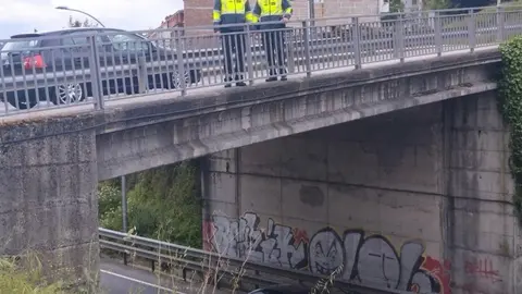 Los guardias civiles en el lugar donde sucedieron los hechos.