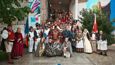 Representantes de varias de las Fiestas Hist&oacute;ricas este fin de semana en Xinzo de Limia. | FOTO: Noelia Caseiro.