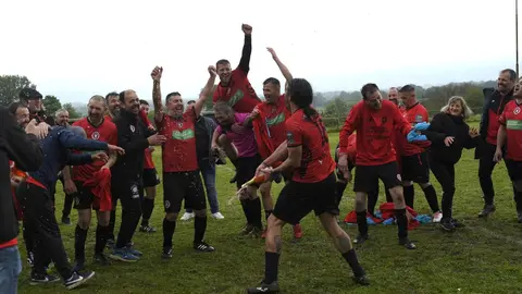 Victoria do equipo de veterans de Vilar de Santos que permitir&aacute; o ascenso a 1&ordf; Divisi&oacute;n. FOTO | Concello de Vilar de Santos.