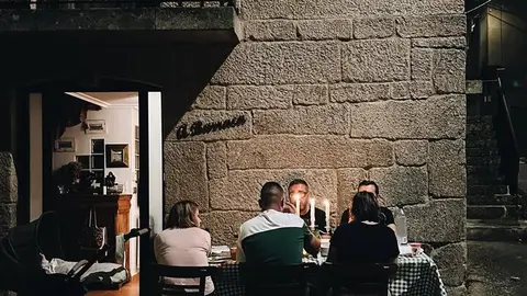 En una localidad como Moreiras, a escasos siete km de Xinzo, conectarse a internet es toda una odisea.
