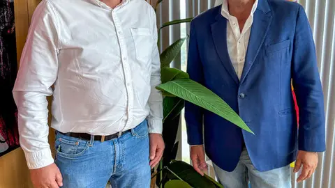 Amador D&iacute;az, alcalde de Xinzo e o presidente de CESUGA e efbs, Venancio Salcines.