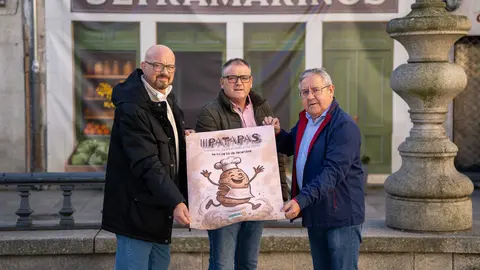 Ricardo Sieiro, Amador D&iacute;az y Jos&eacute; Manuel G&oacute;mez presentando el cartel del III Concurso de Patapas.