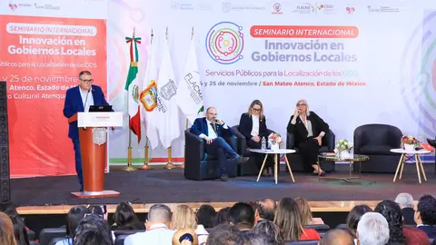 Amador D&iacute;az durante su ponencia en el seminario.