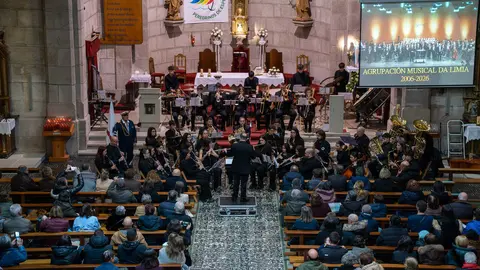 A Agrupaci&oacute;n Musical da Limia nun dos seus concertos na Igrexa de Santa Mari&ntilde;a de Xinzo.