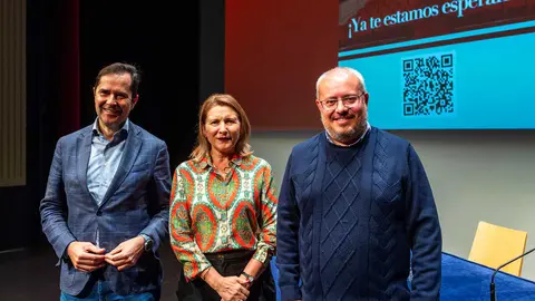 Jacobo Sutil, Olga Moj&oacute;n e C&eacute;sar Fern&aacute;ndez presentando a programaci&oacute;n.