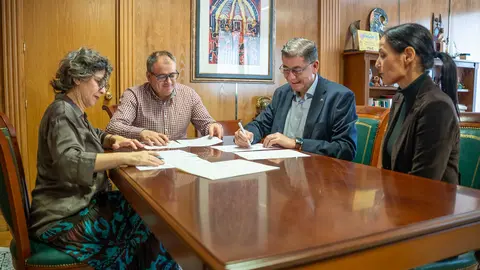 Imaxe da sinatura do convenio entre o Concello de Xinzo, Afundaci&oacute;n e ABANCA.