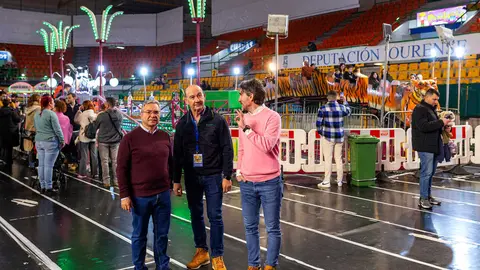 Visita de Luis Menor (Presidetne da Deputaic&oacute;n de Ourense) a Pazolandia, acompa&ntilde;do de Alberto Gonz&aacute;lez Cruz (Xefe do Servizo de Deportes da Deputaci&oacute;n da Ourense) e Jos&eacute; Domarco Pi&ntilde;eiro (Traballador do Pazo dos Deportes "Paco Paz").