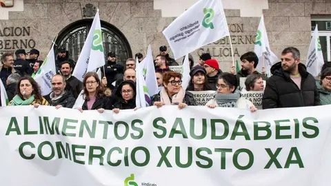 Centos de persoas concentr&aacute;ronse este luns na Coru&ntilde;a convocadas polo SLG para esixir a paralizaci&oacute;n do tratado UE-Mercosur.
