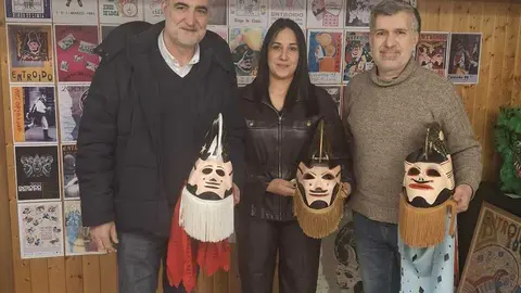 Cristina Campero e Jos&eacute; Lu&iacute;s Ferro co&ntilde;eceron os detalles do traballo de documentaci&oacute;n hist&oacute;rica de Justo Gude M&eacute;ndez.