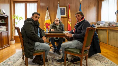 O alcalde Amador D&iacute;az, o tenente de alcalde Antonio Fern&aacute;ndez e Javier Losada durante a xuntanza de urxencia.