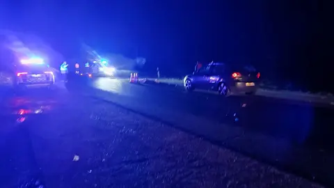 Efectivos de emergencia en el punto kilom&eacute;trico 202 de la N-525 tras el atropello mortal de esta tarde.