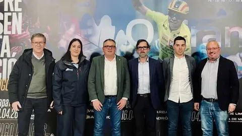El alcalde Amador D&iacute;az acudi&oacute; acompa&ntilde;ado a la presentaci&oacute;n por los ediles Carlos G&oacute;mez y Cristina Campero.